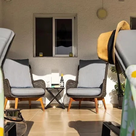 The Daisies - Sunny, Modern 2 Bedroom 아파트 아칸티라도