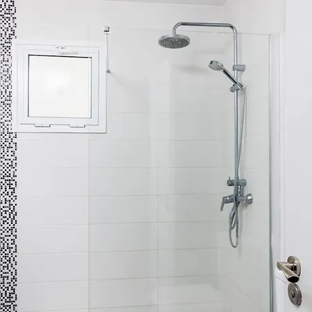 The Daisies - Sunny, Modern 2 Bedroom 아칸티라도