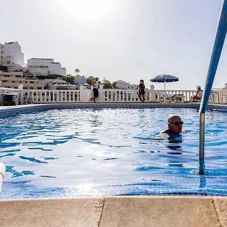 The Daisies - Sunny, Modern 2 Bedroom 아칸티라도