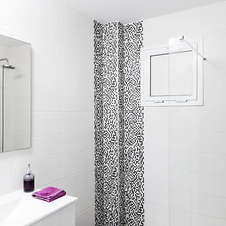 아파트 The Daisies - Sunny, Modern 2 Bedroom 아칸티라도