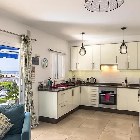 아파트 The Daisies - Sunny, Modern 2 Bedroom 아칸티라도