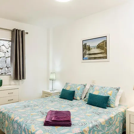 아파트 The Daisies - Sunny, Modern 2 Bedroom